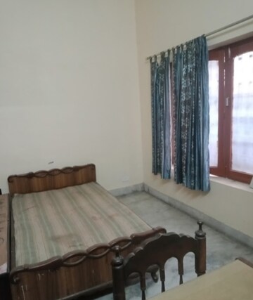Bedroom in 2 BHK Villa at Aliganj – for Rent