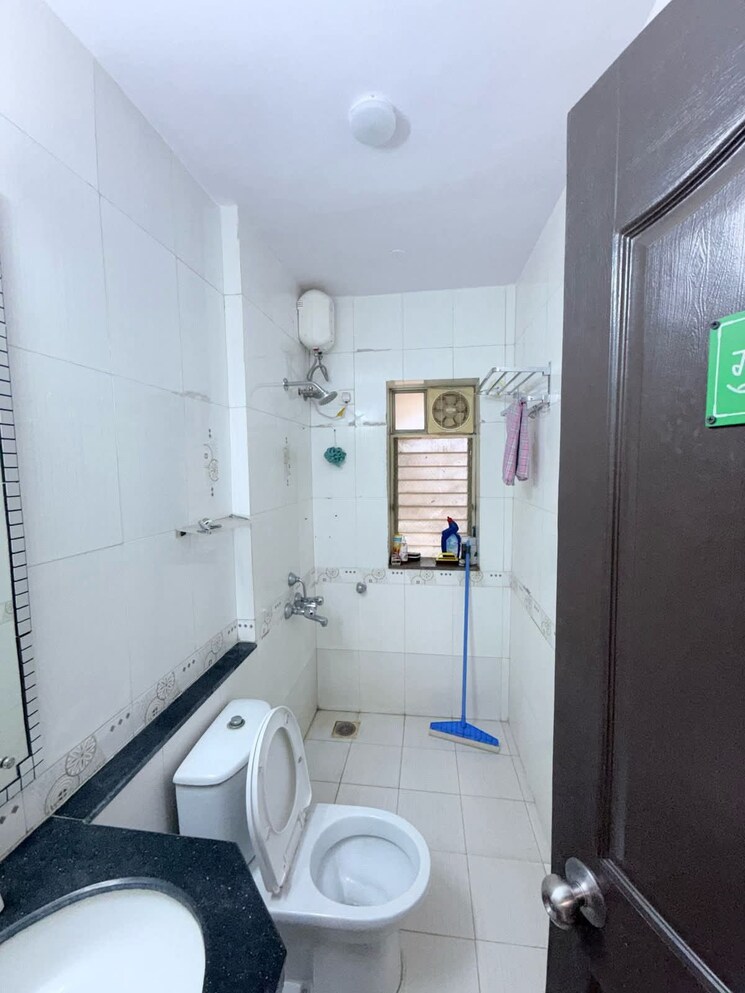 Bathroom, l-t-emerald-isle 3 Bedroom 1375 Sq.Ft. Apartment In Powai Mumbai 9648341
