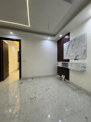 Room in 2 BHK Builder Floor at Sector 49 – for Sale