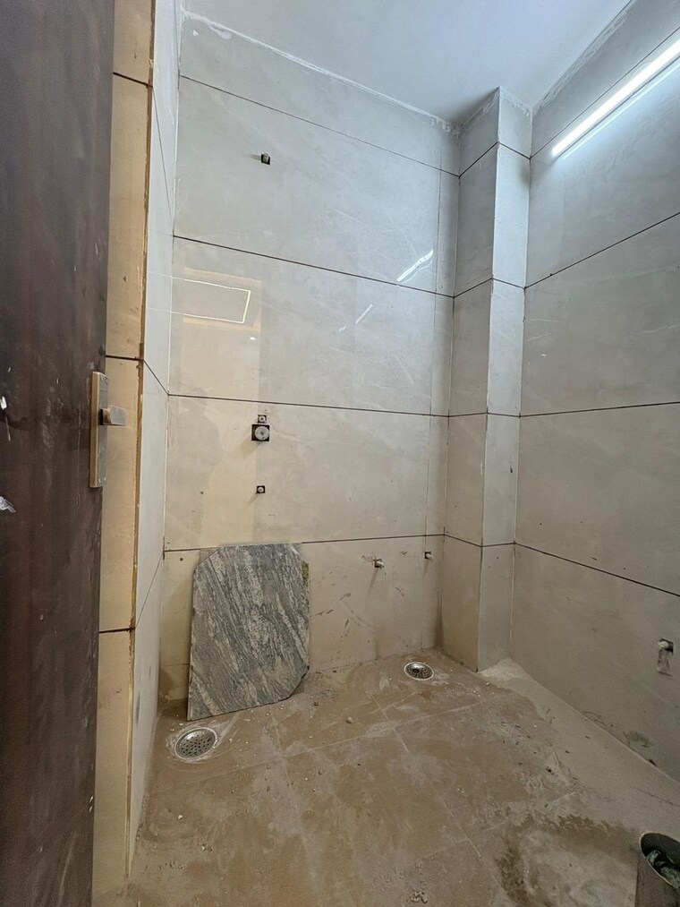 Bathroom, sector 49 2 Bedroom 810 Sq.Ft. Builder Floor In Sector 49 Faridabad 9648256