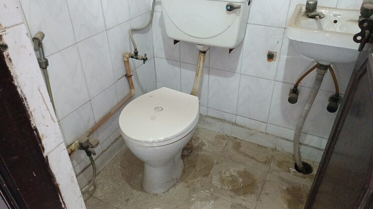 Bathroom, vaishali sector 6 1 Bedroom 580 Sq.Ft. Builder Floor In Vaishali Sector 6 Ghaziabad 9648409