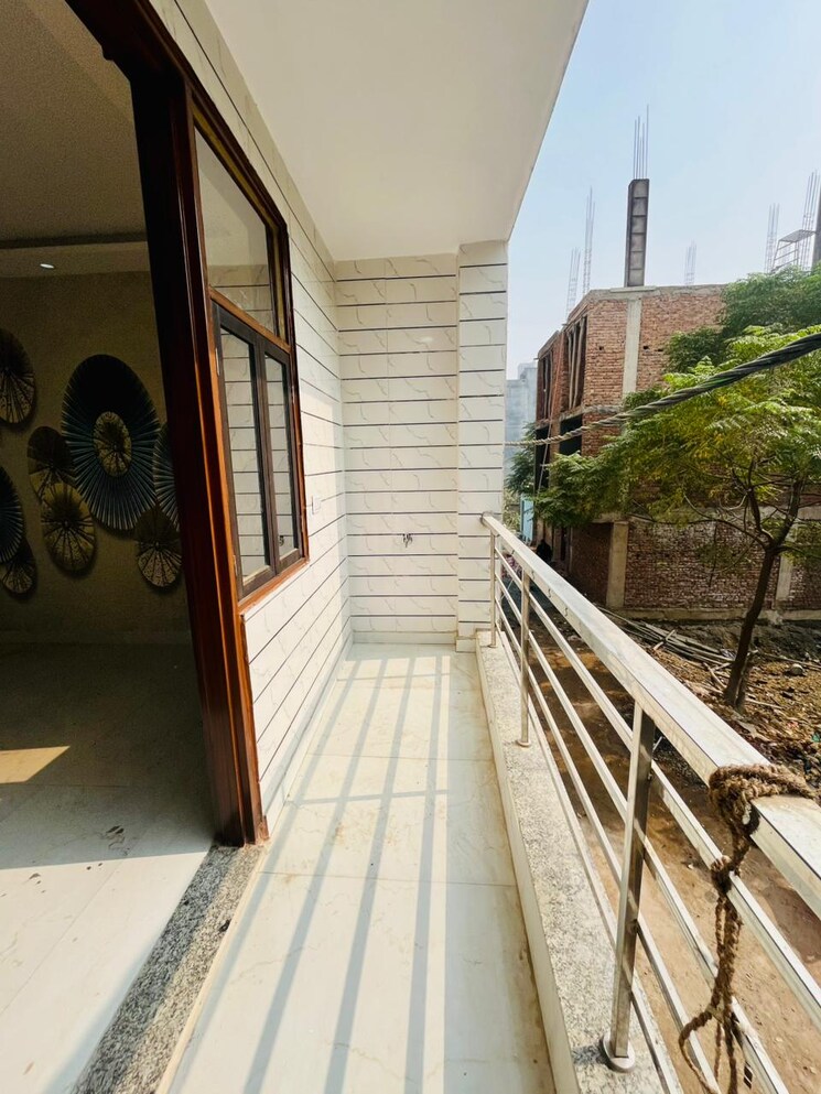 Balcony, uttam nagar 2 Bedroom 60 Sq.Yd. Builder Floor In Uttam Nagar Delhi 9648395