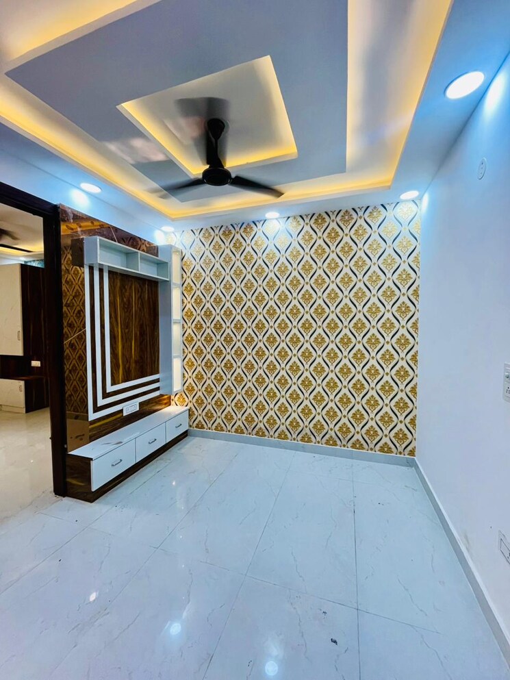 Balcony, uttam nagar 2 Bedroom 60 Sq.Yd. Builder Floor In Uttam Nagar Delhi 9648395