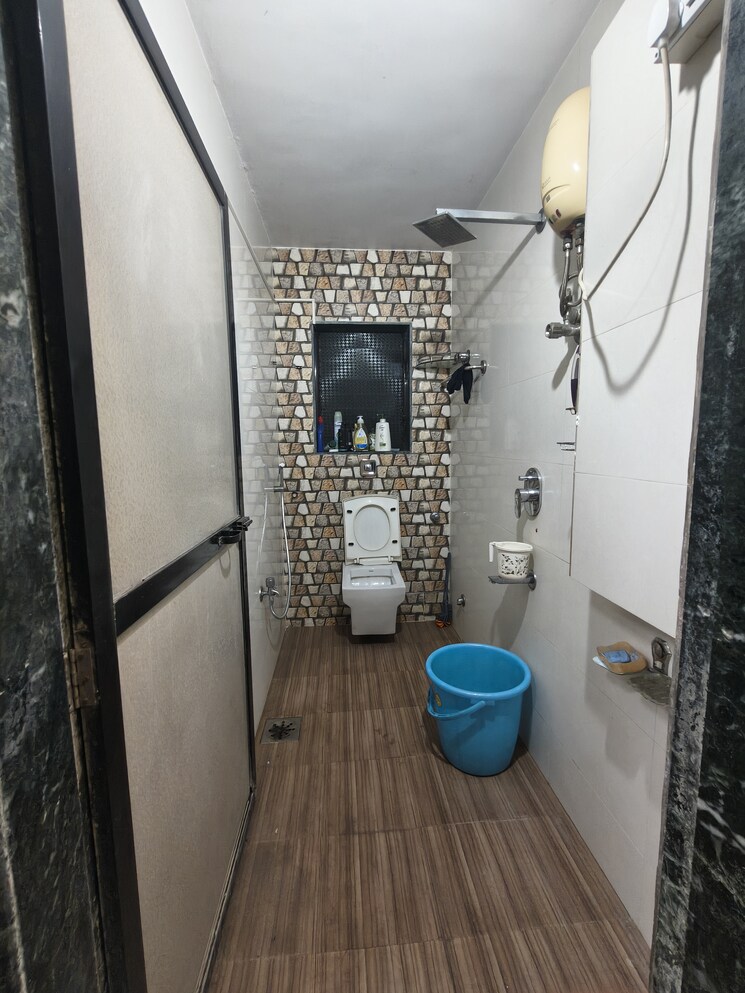 Bathroom, vastu-anand-apartment 2 Bedroom 820 Sq.Ft. Apartment In Kalwa Thane 9648432