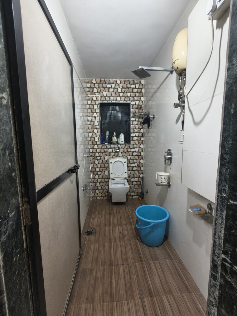 Bathroom, vastu-anand-apartment 2 Bedroom 820 Sq.Ft. Apartment In Kalwa Thane 9648432