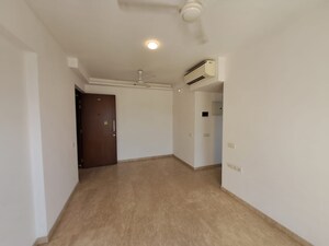 Room in 2 BHK Apartment at Hiranandani Castle Rock, Powai – for Rent