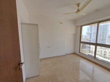 Room in 2 BHK Apartment at Hiranandani Castle Rock, Powai – for Rent