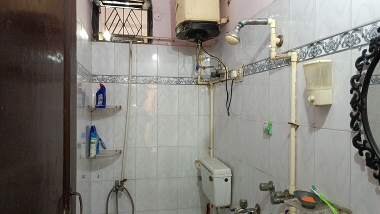 Bathroom, vaishali sector 6 1 Bedroom 570 Sq.Ft. Builder Floor In Vaishali Sector 6 Ghaziabad 9648460
