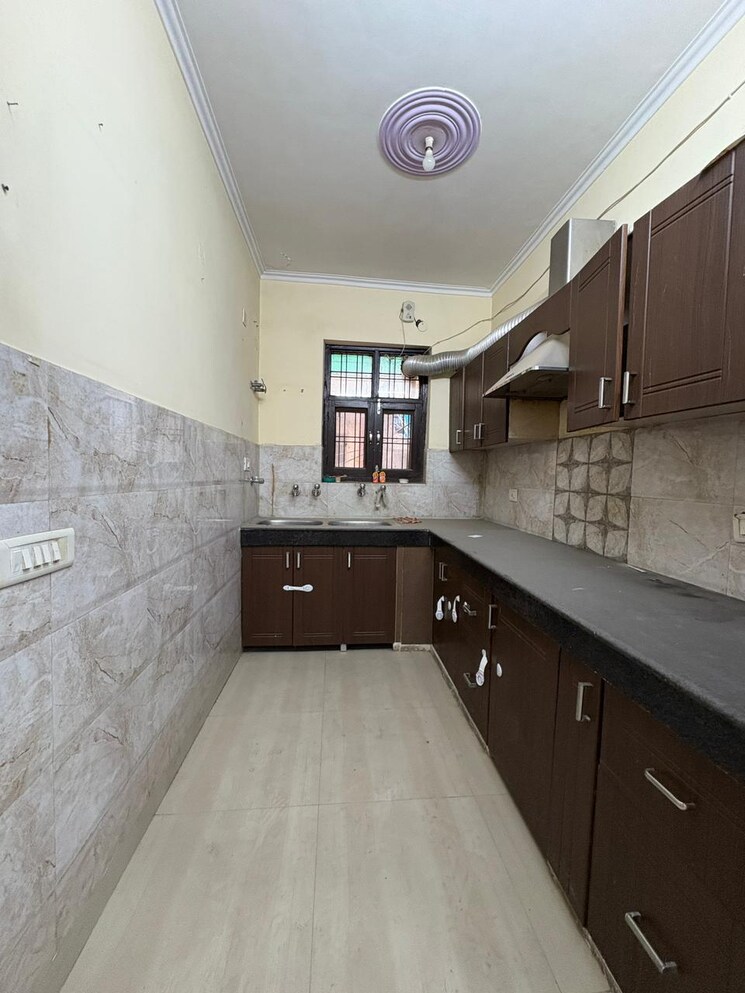 Kitchen, sainik colony 2 Bedroom 810 Sq.Ft. Builder Floor In Sainik Colony Faridabad 9648399