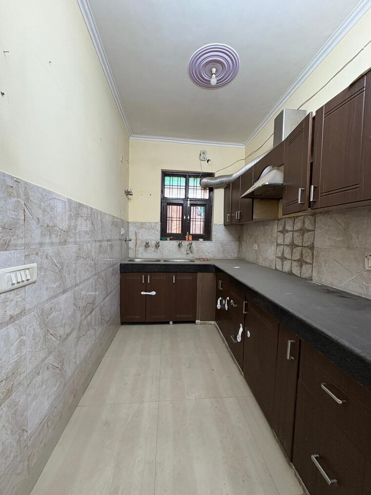 Kitchen, sainik colony 2 Bedroom 810 Sq.Ft. Builder Floor In Sainik Colony Faridabad 9648399
