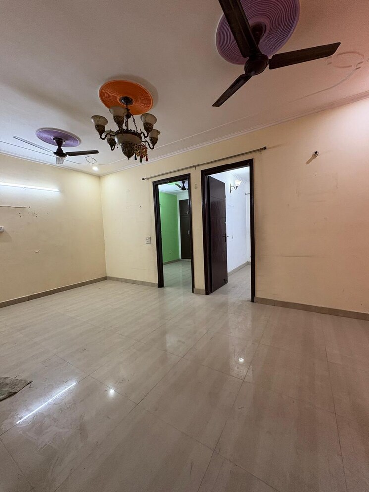 Room, sainik colony 2 Bedroom 810 Sq.Ft. Builder Floor In Sainik Colony Faridabad 9648399
