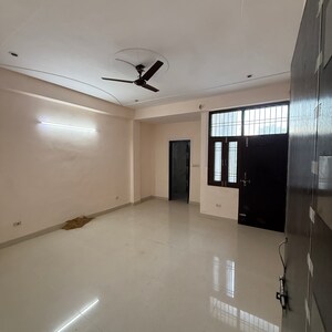 Room in 3 BHK Builder Floor at RWA Apartments Sector 108, Sector 108 – for Rent