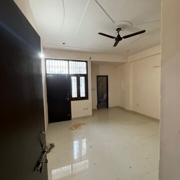 Room in 3 BHK Builder Floor at RWA Apartments Sector 108, Sector 108 – for Rent