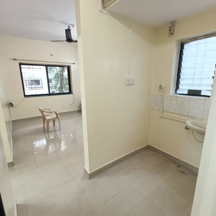 Room, deccan gymkhana Commercial Office Space 580 Sq.Ft. In Deccan Gymkhana Pune 9648567