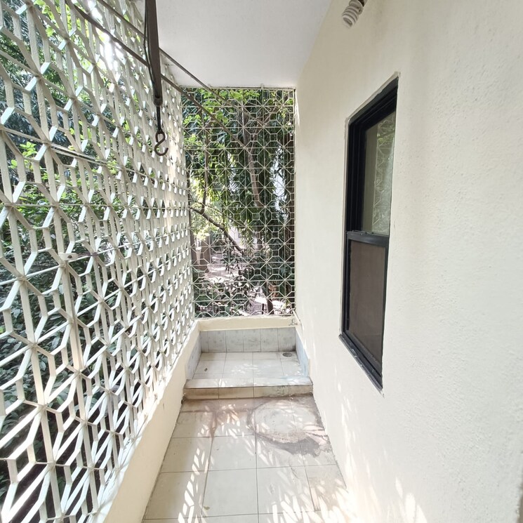 Balcony, deccan gymkhana Commercial Office Space 580 Sq.Ft. In Deccan Gymkhana Pune 9648567