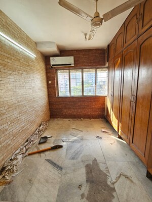 Bedroom in 3.5 BHK Apartment at Zarna Enclave CHS, Kandivali East – for Rent