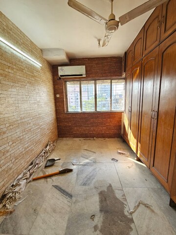 Bedroom in 3.5 BHK Apartment at Zarna Enclave CHS, Kandivali East – for Rent