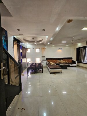 Living Room in 3.5 BHK Apartment at Zarna Enclave CHS, Kandivali East – for Rent