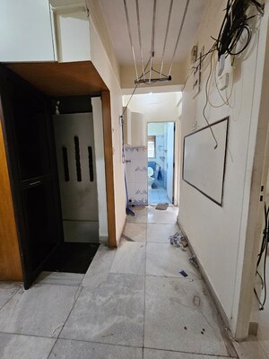 Bathroom in 3.5 BHK Apartment at Zarna Enclave CHS, Kandivali East – for Rent