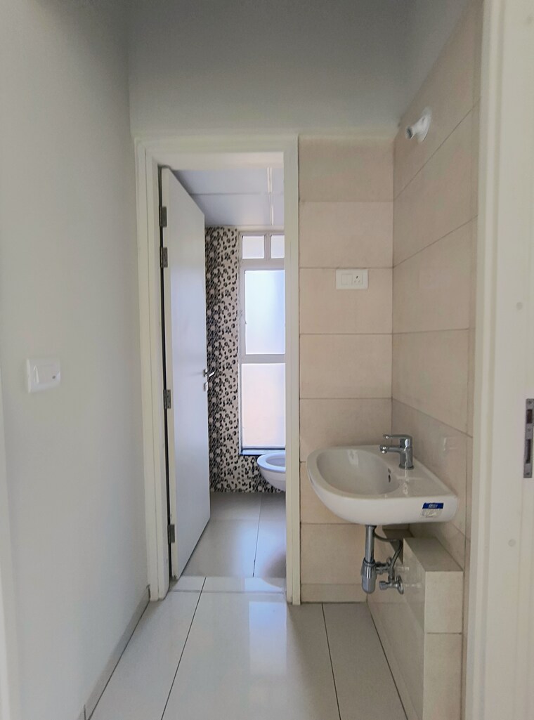 Bathroom, godrej-park-ridge 1 Bedroom 433 Sq.Ft. Apartment In Manjari Pune 9648494