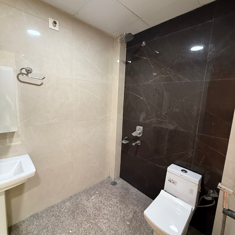 Bathroom, sector 105 2 Bedroom 1250 Sq.Ft. Builder Floor In Sector 105 Noida 9648640