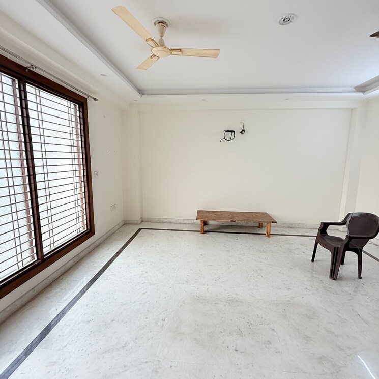 Room, sector 105 2 Bedroom 1250 Sq.Ft. Builder Floor In Sector 105 Noida 9648640