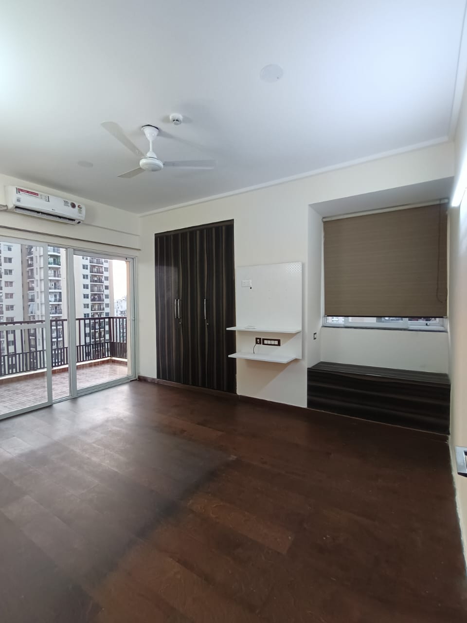 3 BHK Apartment For Sale in Dasnac The Jewel