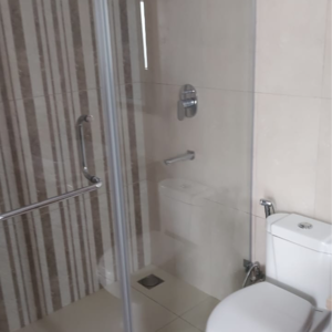 Bathroom in 3 BHK Apartment at Central Park Flower Valley Aqua Front Towers, Sohna Sector 33 – for Rent