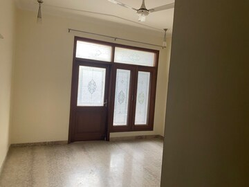 Room in 3 BHK Builder Floor at Greater Kailash ii – for Rent