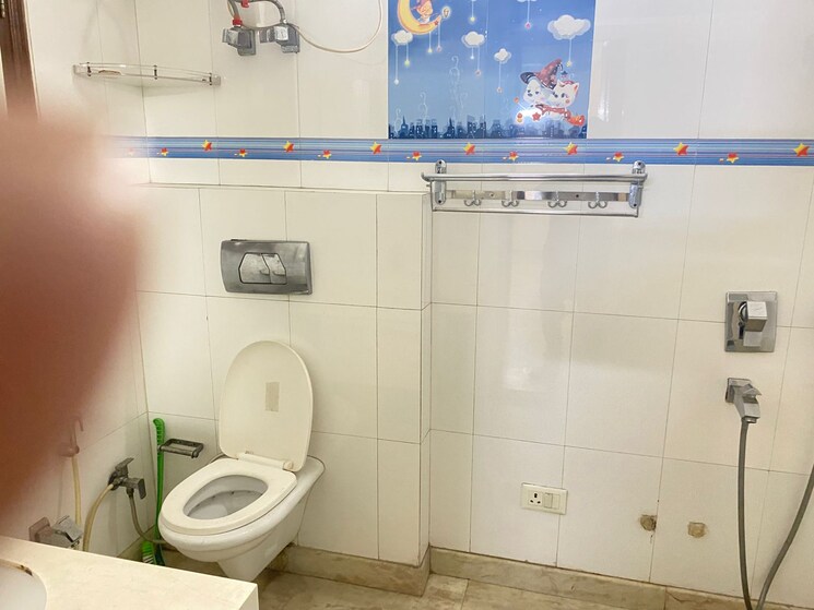 Bathroom, greater kailash ii 3 Bedroom 2700 Sq.Ft. Builder Floor In Greater Kailash ii Delhi 9648716