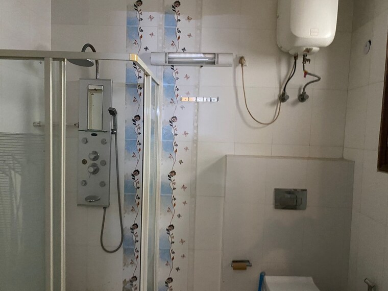 Bathroom, greater kailash ii 3 Bedroom 2700 Sq.Ft. Builder Floor In Greater Kailash ii Delhi 9648716