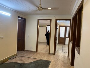 Room in 3 BHK Builder Floor at Greater Kailash ii – for Rent