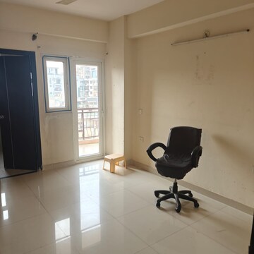 Room in 3 BHK Apartment at Niho Saffron Scottish Garden, Ahinsa Khand 2 – for Rent