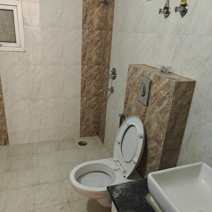 Bathroom, niho-saffron-scottish-garden 3 Bedroom 1770 Sq.Ft. Apartment In Ahinsa Khand 2 Ghaziabad 9648676