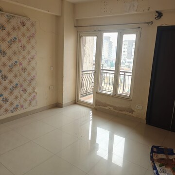 Room in 3 BHK Apartment at Niho Saffron Scottish Garden, Ahinsa Khand 2 – for Rent