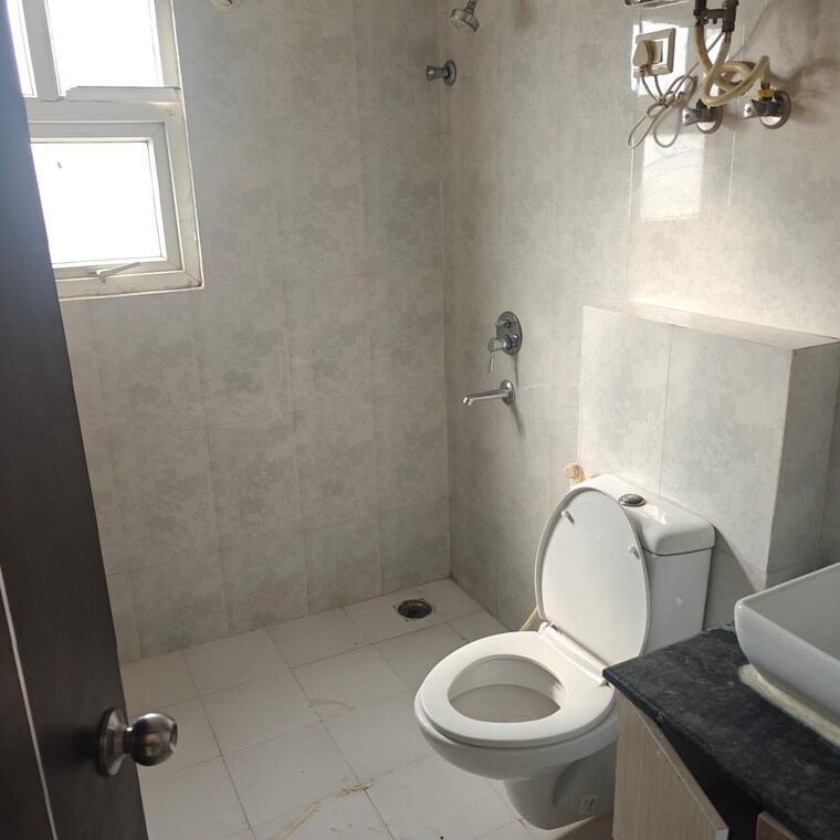 Bathroom, niho-saffron-scottish-garden 3 Bedroom 1770 Sq.Ft. Apartment In Ahinsa Khand 2 Ghaziabad 9648676