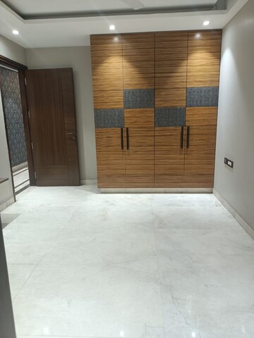 Room in 3 BHK Builder Floor at Nirman Vihar – for Sale