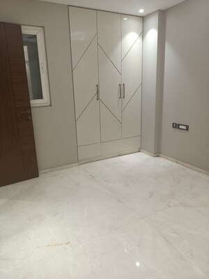 Room in 3 BHK Builder Floor at Nirman Vihar – for Sale