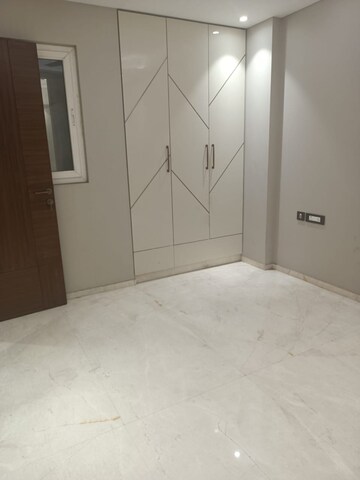 Room in 3 BHK Builder Floor at Nirman Vihar – for Sale