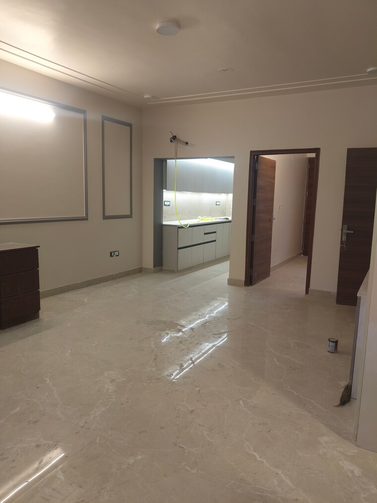 Room, sainik colony 3 Bedroom 153 Sq.Yd. Builder Floor In Sainik Colony Faridabad 9648951