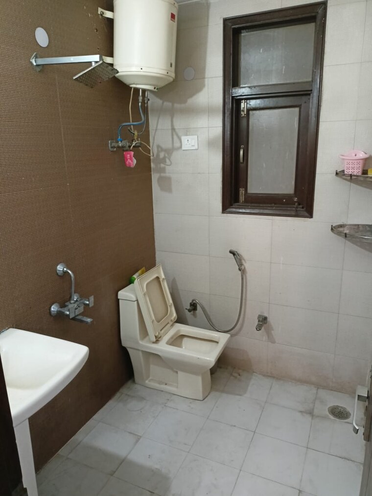 Bathroom, saket 2 Bedroom 850 Sq.Ft. Builder Floor In Saket Delhi 9648944