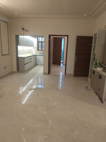 Room in 3 BHK Builder Floor at Sainik Colony – for Sale