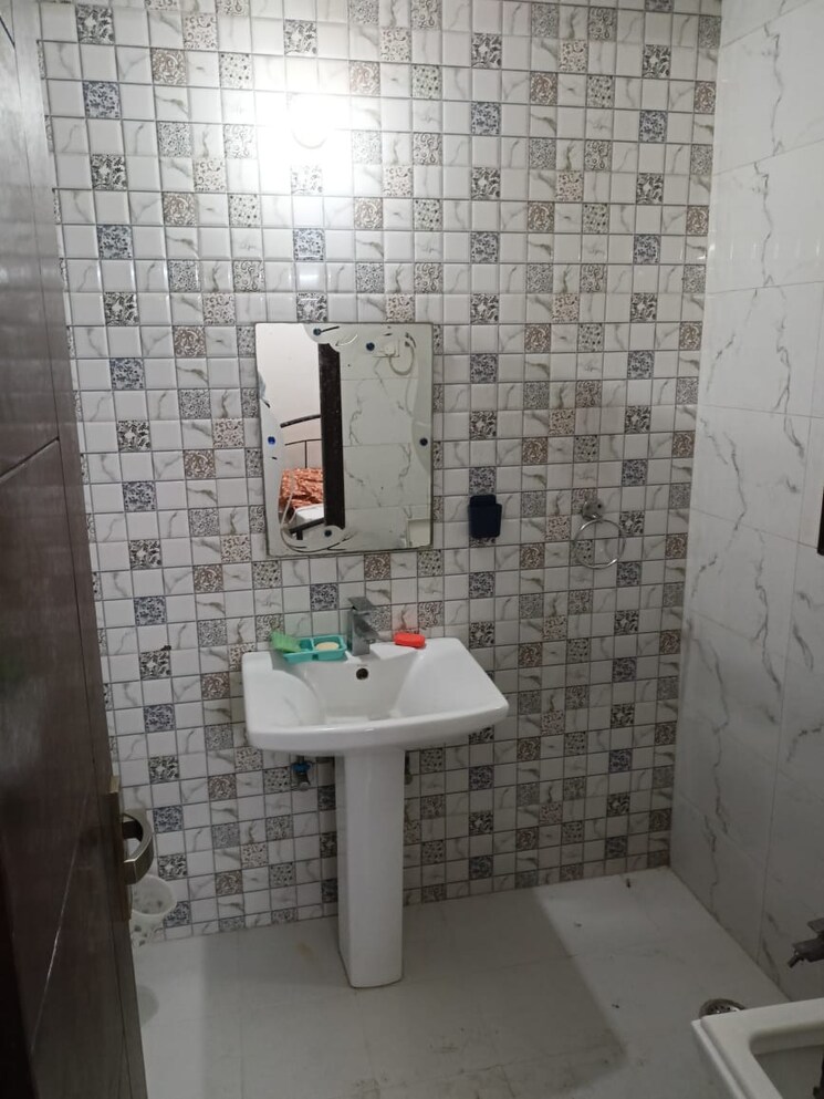 Bathroom, saket 2 Bedroom 850 Sq.Ft. Builder Floor In Saket Delhi 9648944