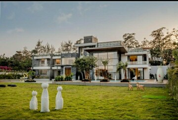  Plot For Sale in Beach Heaven, Juhu