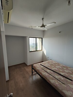 Room in 2.5 BHK Apartment at Lodha Lakeshore Greens, Dombivli East – for Rent