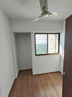 Room in 2.5 BHK Apartment at Lodha Lakeshore Greens, Dombivli East – for Rent