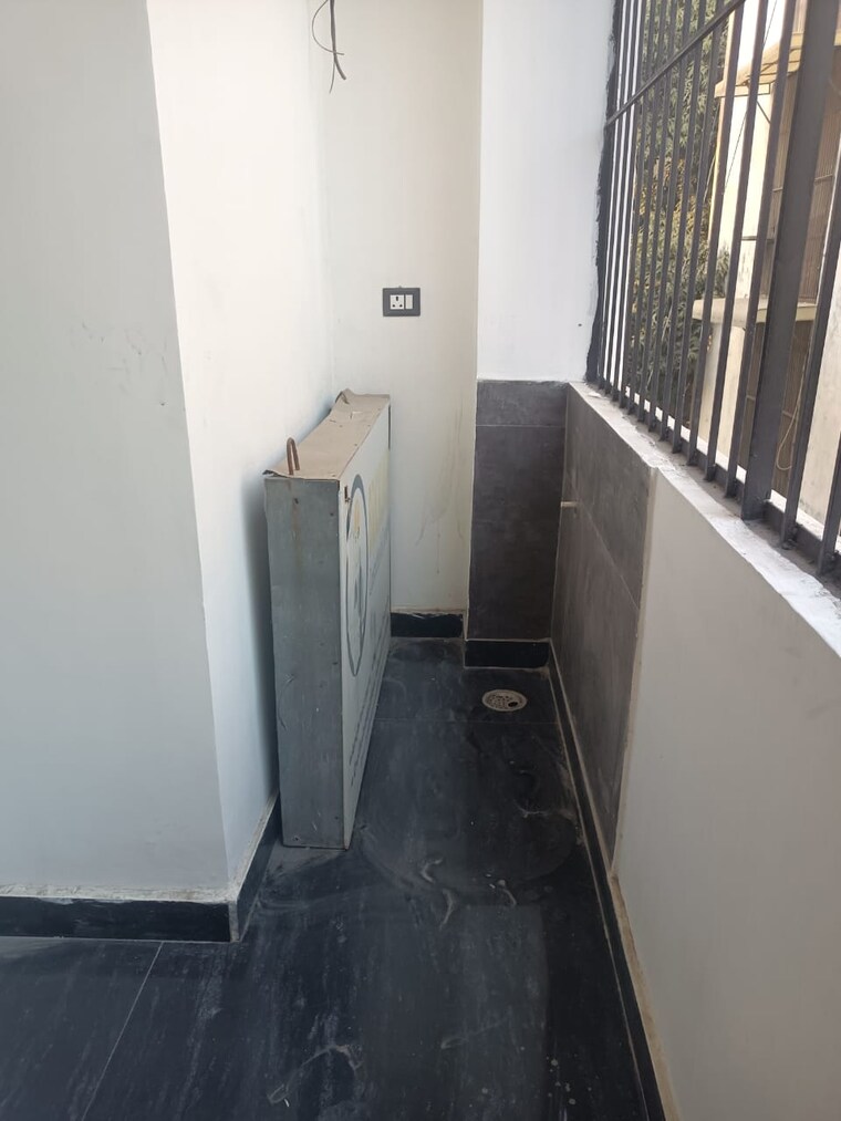 Balcony, shankar vihar 3 Bedroom 1500 Sq.Ft. Builder Floor In Shankar Vihar Delhi 9649402
