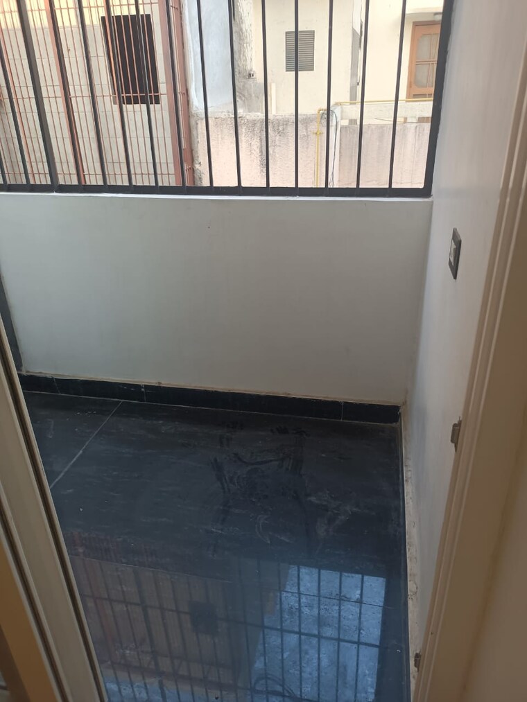 Balcony, shankar vihar 3 Bedroom 1500 Sq.Ft. Builder Floor In Shankar Vihar Delhi 9649402