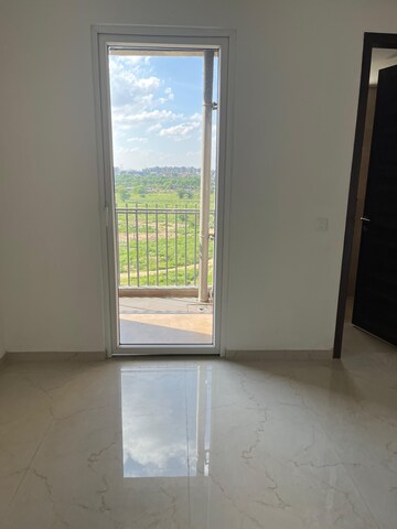 Room in 3 BHK Builder Floor at Smart World Orchard, Sector 61 – for Rent