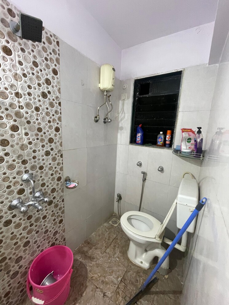 Bathroom, om-sai-chs-chembur 2 Bedroom 700 Sq.Ft. Apartment In Chembur Mumbai 9649283